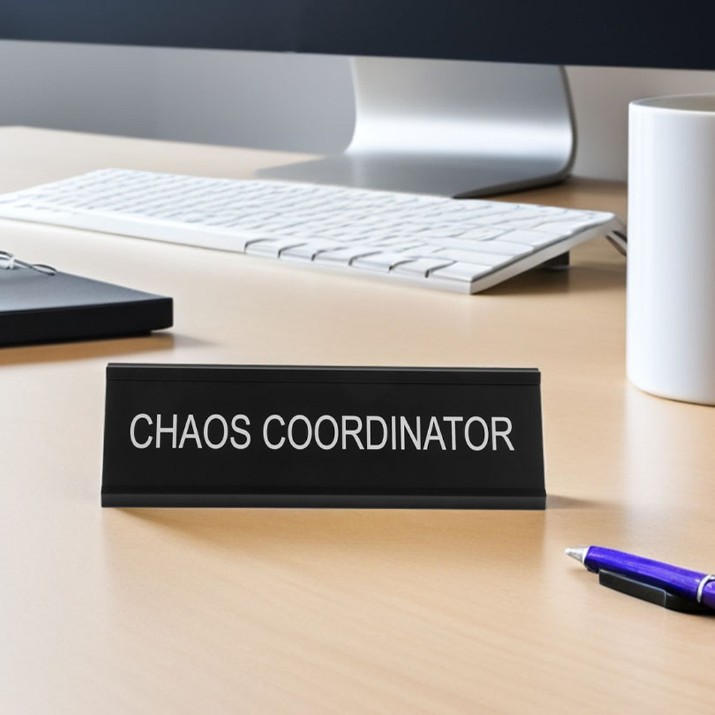 L-förmiges Chaos-Coordinator-S – Desk Name Plate Bewertung und Preis