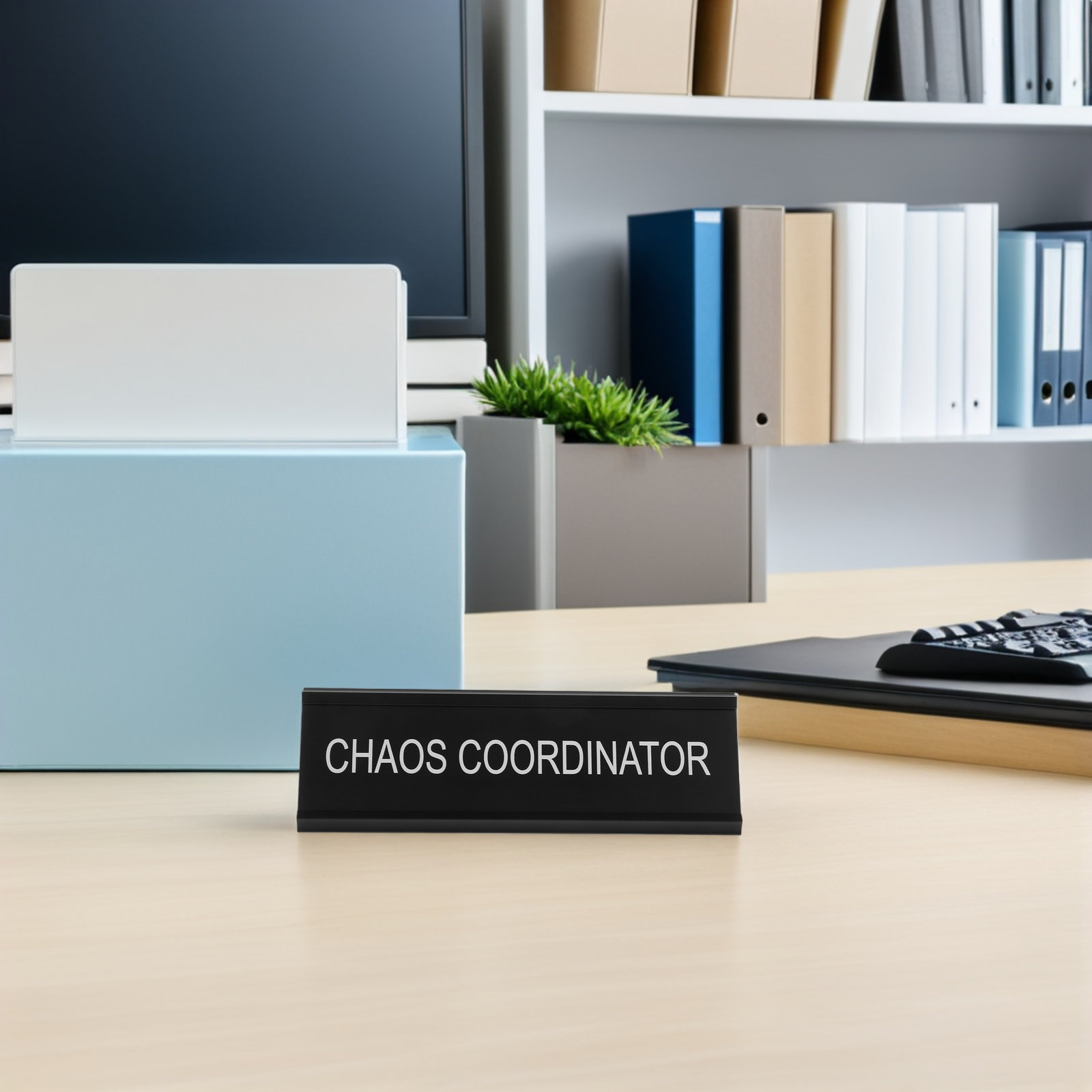 L-förmiges Chaos-Coordinator-S – Desk Name Plate Bewertung und Preis